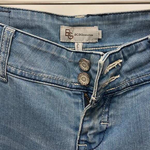 Brand new BCBG women jeans. Size 27 - Picture 2 of 5